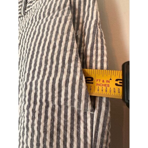Banana Republic Size 0 White & Gray Vacay Preppy Striped Seersucker Short Summer - Picture 6 of 10